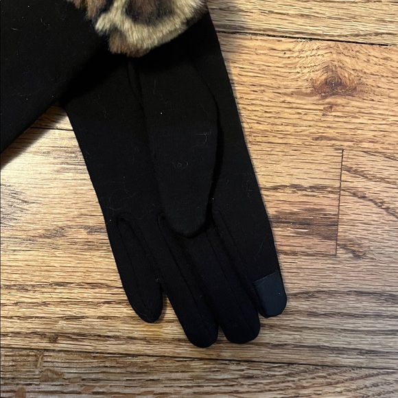 Touchscreen Faux Fur Glove - Picture 4 of 5